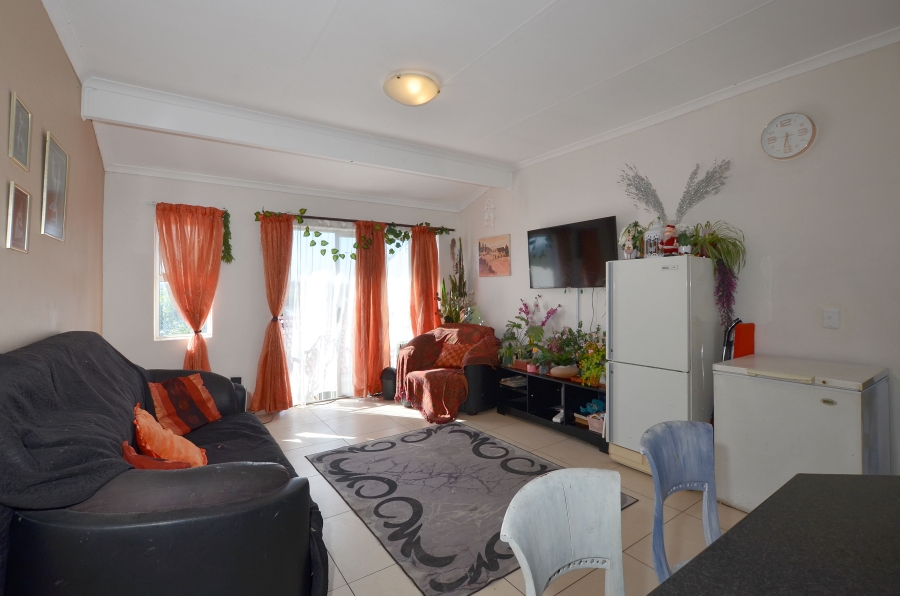 2 Bedroom Property for Sale in Oakglen Western Cape
